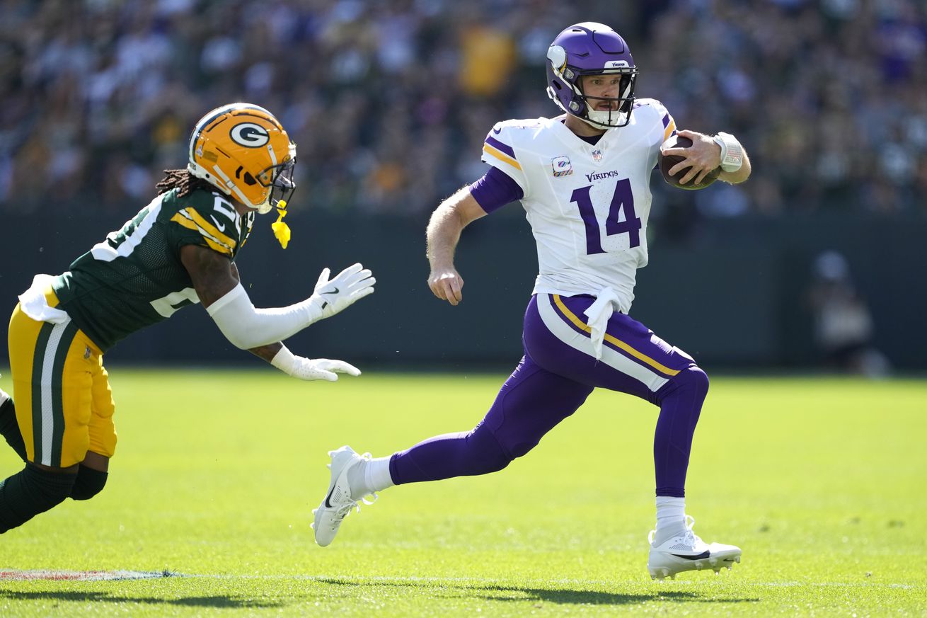 Minnesota Vikings v Green Bay Packers